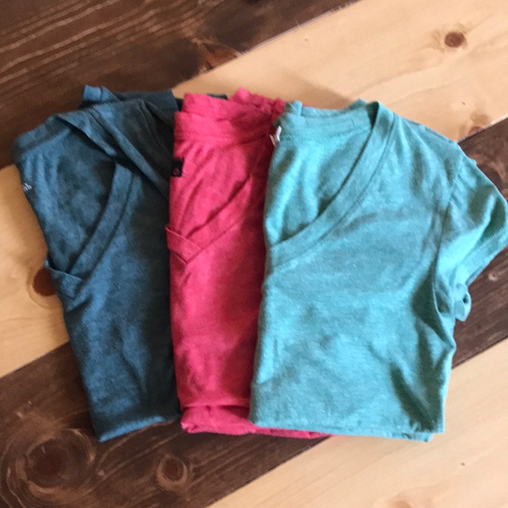 3 for 1 Get three V-neck T-shirt’s!